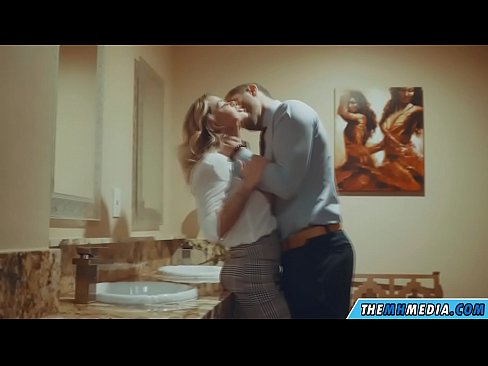 ❤️ Бүкіл аққұба сізді қоғамдық дәретханада азғырғанда ️ Порно бойынша порно kk.zoomporno.ru